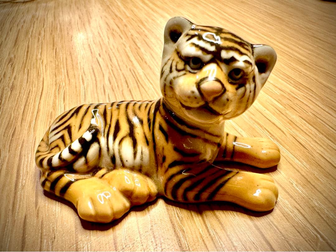フッチェンロイター  虎のフィギュリン