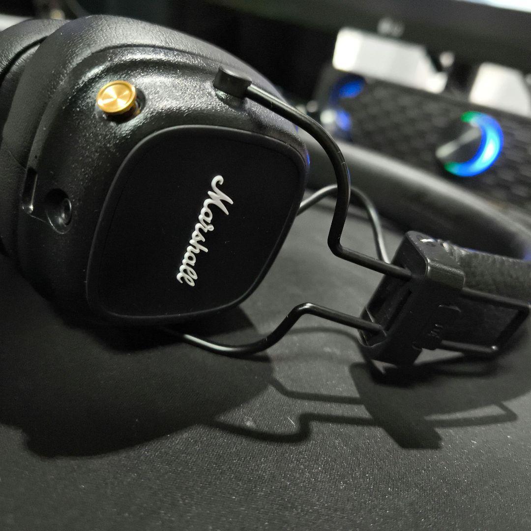 Marshall major Ⅳ + Bose QC ii のイヤホンのみ