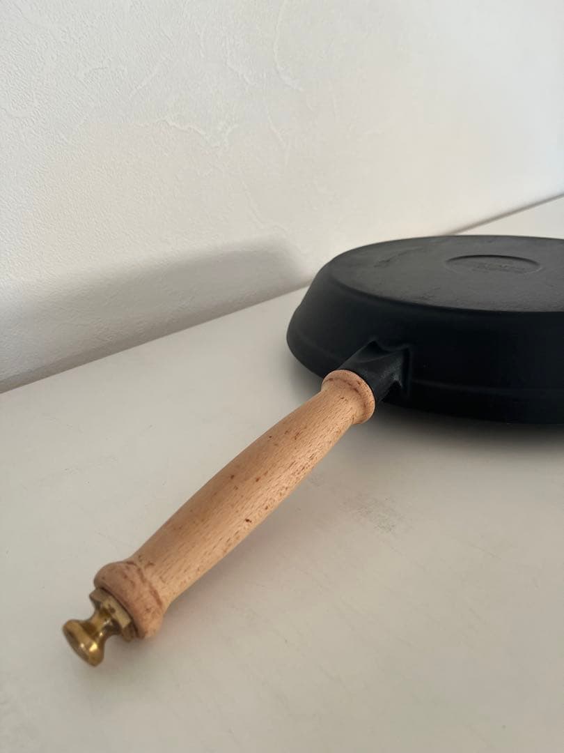 FISKARS 鋳鉄製フライパン 木製ハンドル