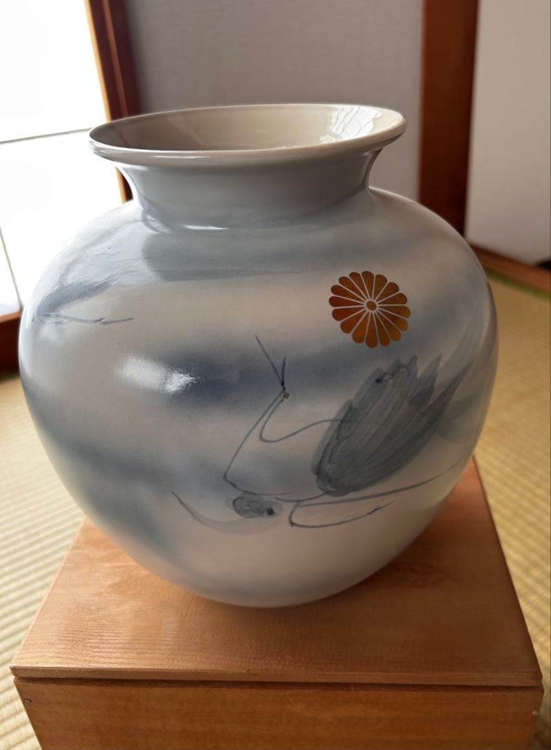 九谷焼　菊の御門と青白い鳥の絵柄