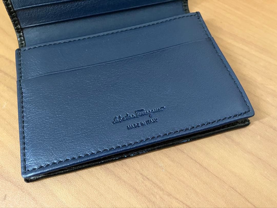 サルヴァトーレフェラガモ　名刺入れ