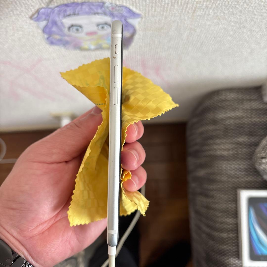 Apple iPhone SE 第二世代　64GB ホワイト