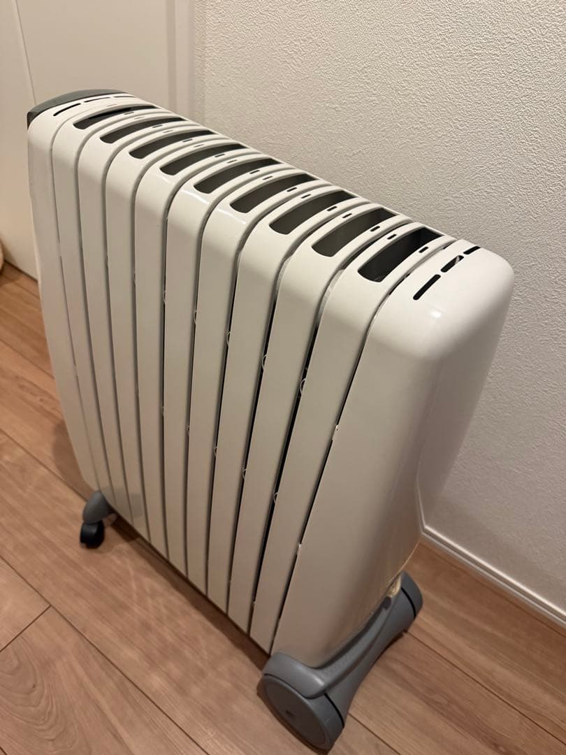 デロンギ オイルヒーター　ハイブリッド型 カバー付き　　　　HG010915EC