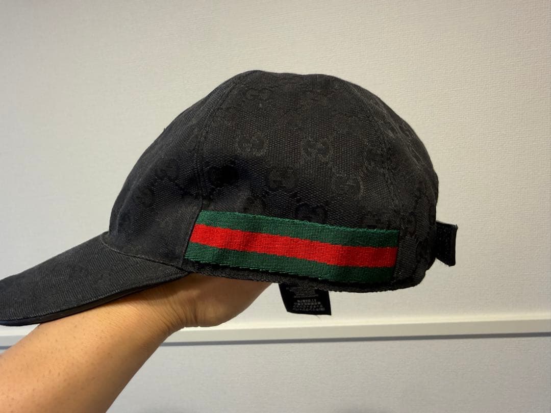 Gucci ブラックキャップ ストライプ付き