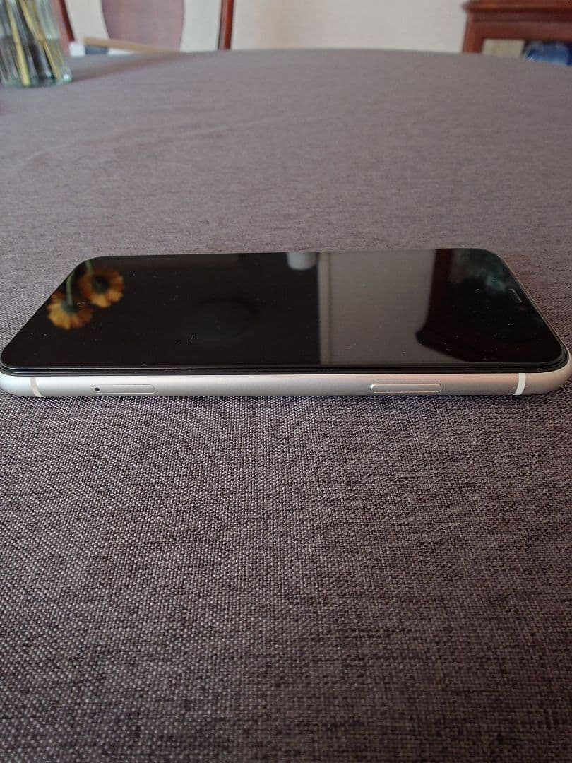 iPhone11 64GB ホワイト　美品　SIMフリー