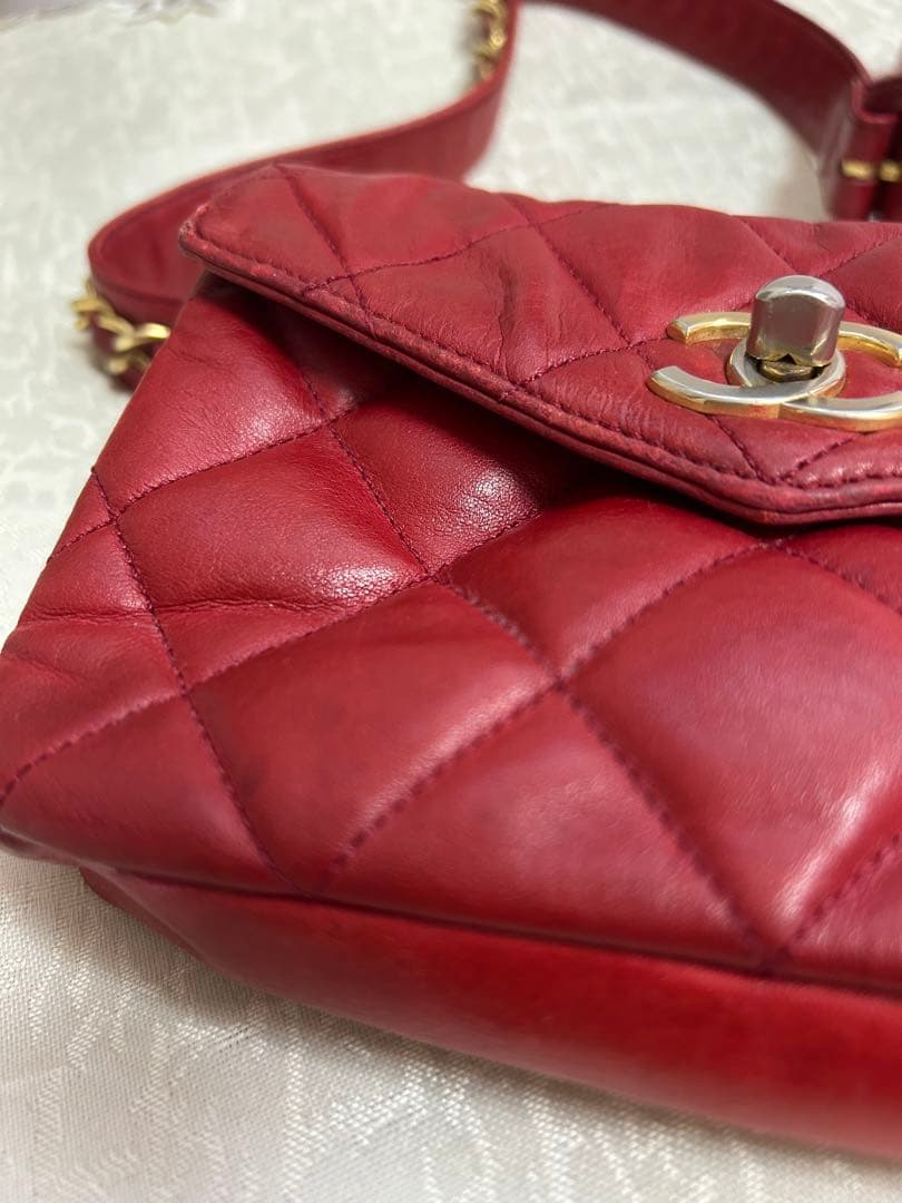 CHANEL シャネル　赤 ボディバッグ