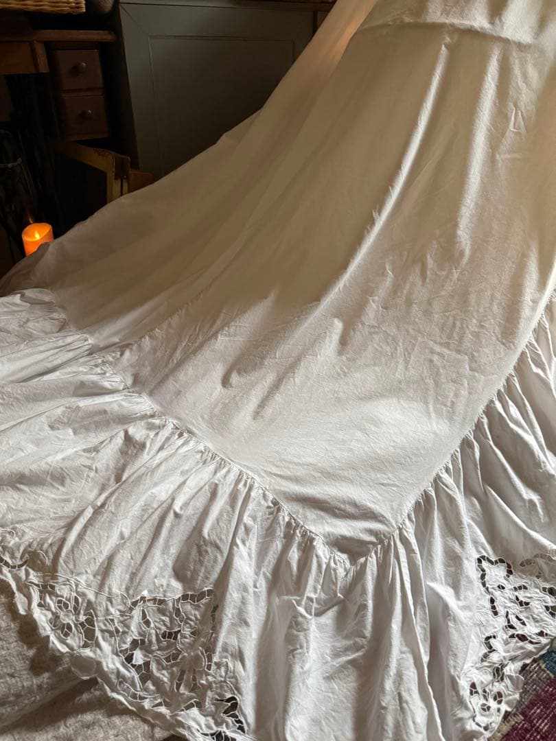 SALE❣️フランスアンティークஐ⋆*フリフリ花柄刺繍のベッドカバー