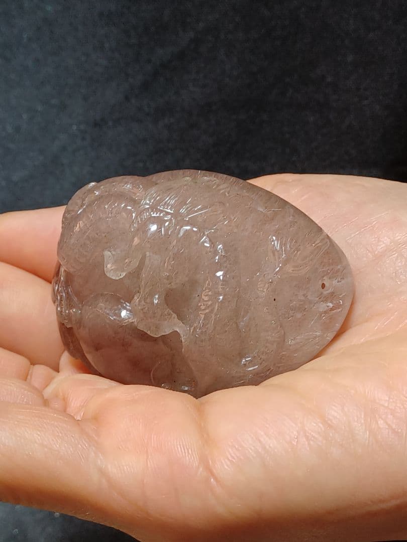 ラビットヘアールチル　本水晶龍 の彫刻 の置物　ネックレス用の穴あり！