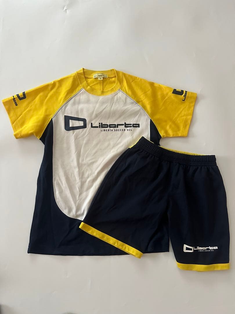 リベルタ　145cm Liberta ウィンドブレーカー、ジャージ　ウェアセット