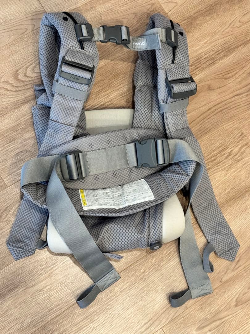mii様【美品】nuna ヌナ カドルクリック 抱っこ紐 / 色:フォグ