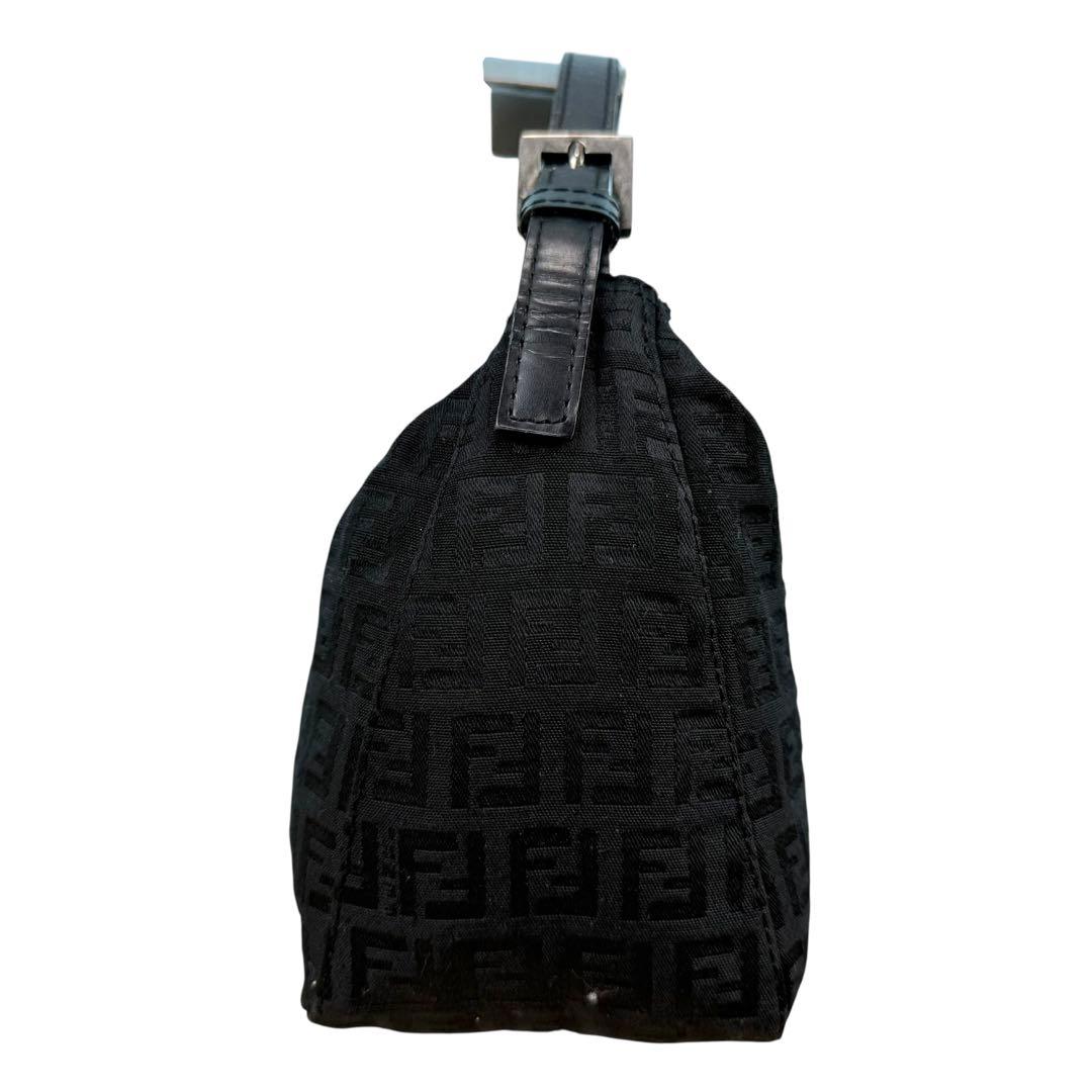 【美品】FENDI フェンディ バニティ アクセサリーポーチ ズッカ柄 ブラック