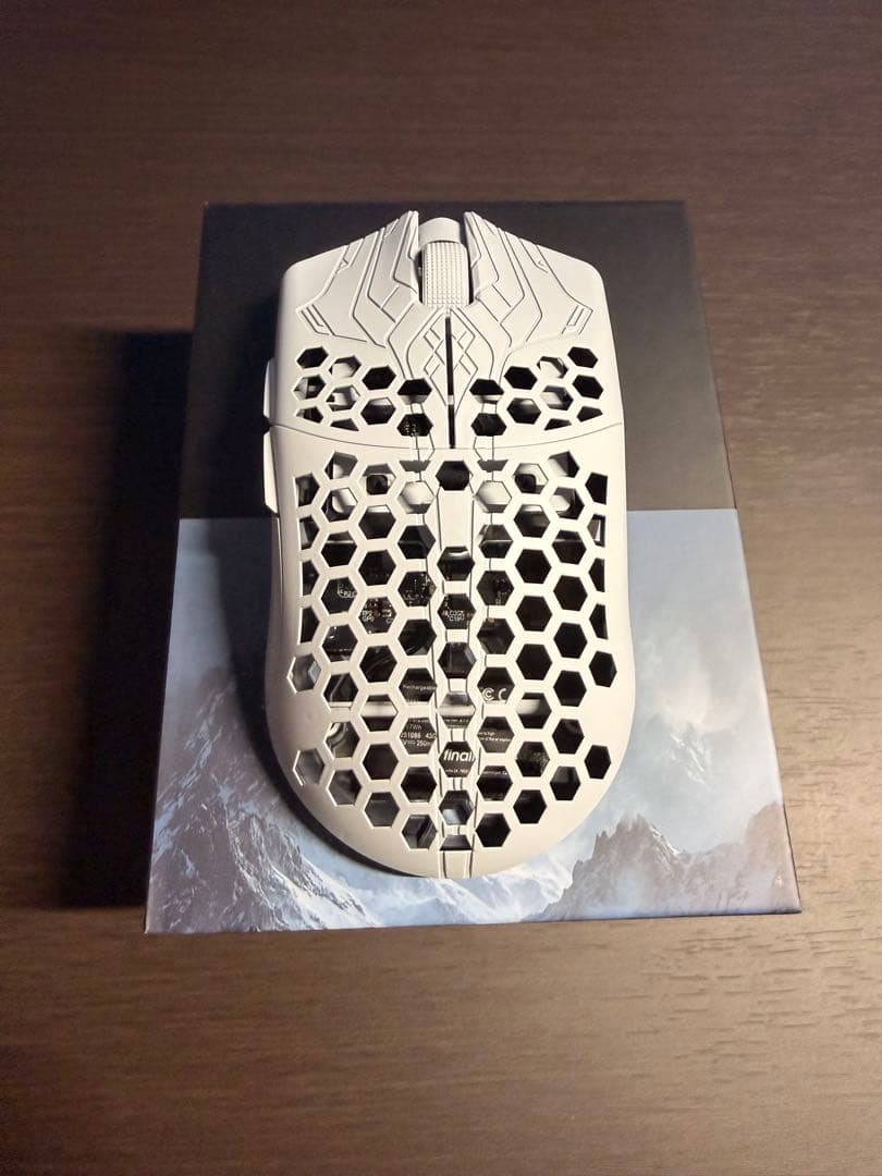 finalmouse Frostlord ホワイト
