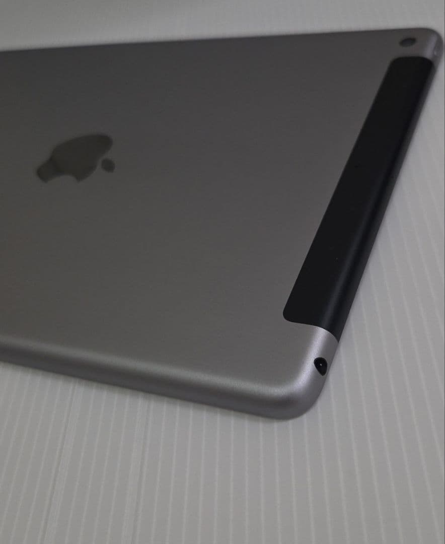 Apple ipad 第6世代 Wi-Fi + Cellularモデル 32GB