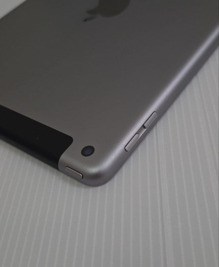 Apple ipad 第6世代 Wi-Fi + Cellularモデル 32GB