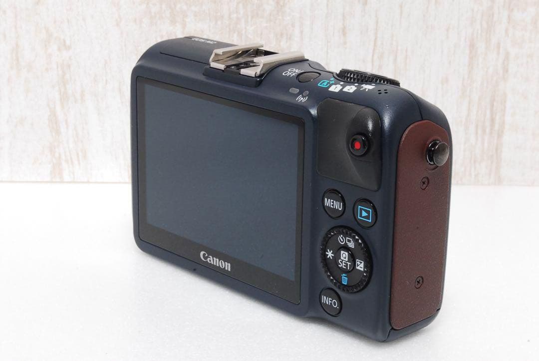 ほぼ未使用品✨Wi-Fi搭載✨32G SDカード✨ Canon EOS M2