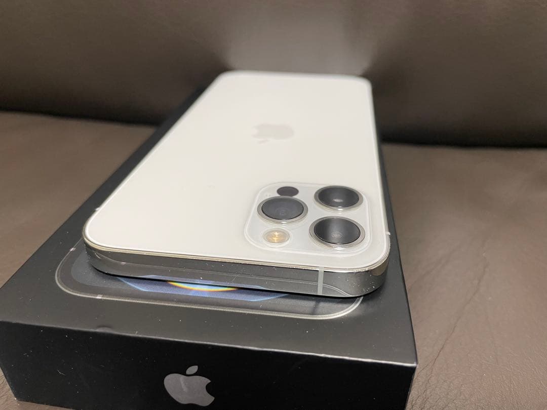 【中古】iPhone 12 pro シルバー 256 GB SIMフリー