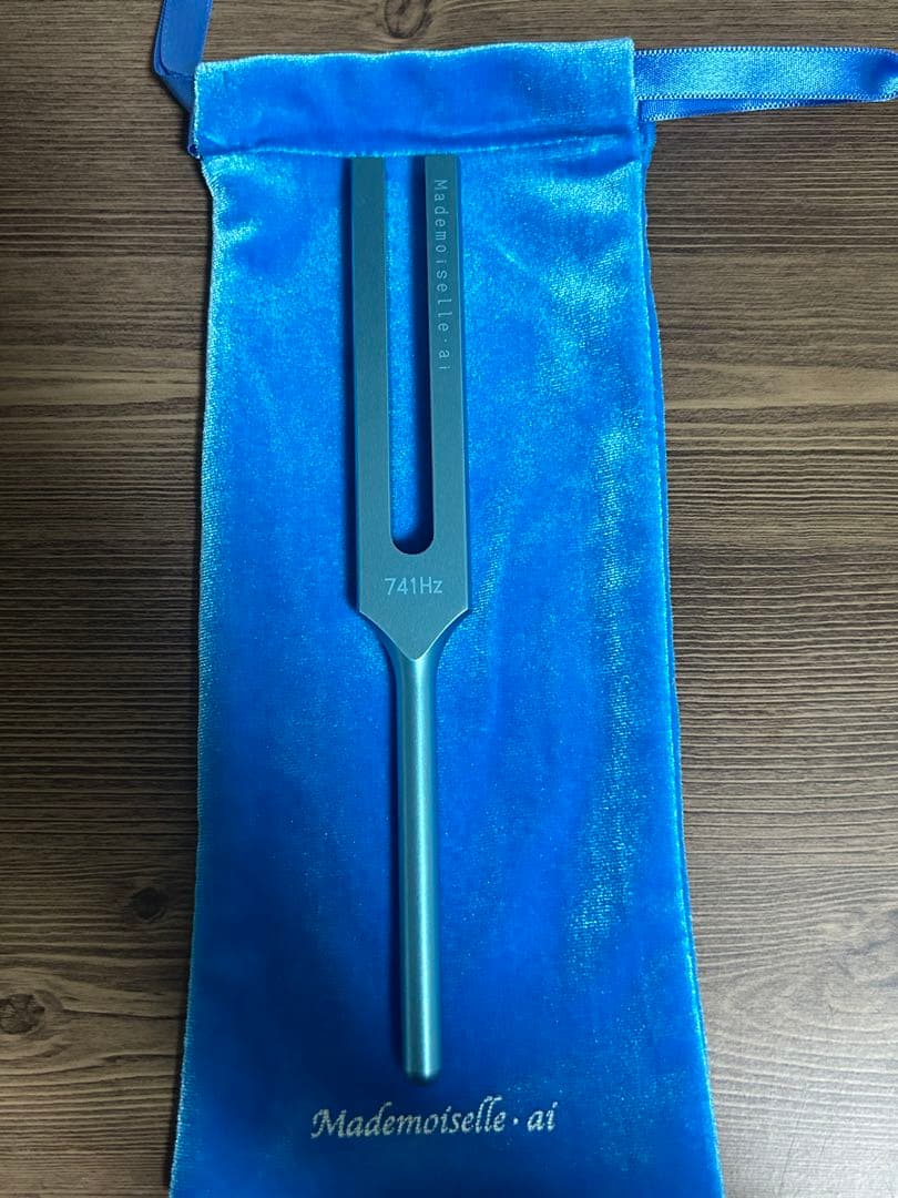 マドモアゼル愛人気チューナー厳選4点＋音叉立て、ハンマー、収納袋セット