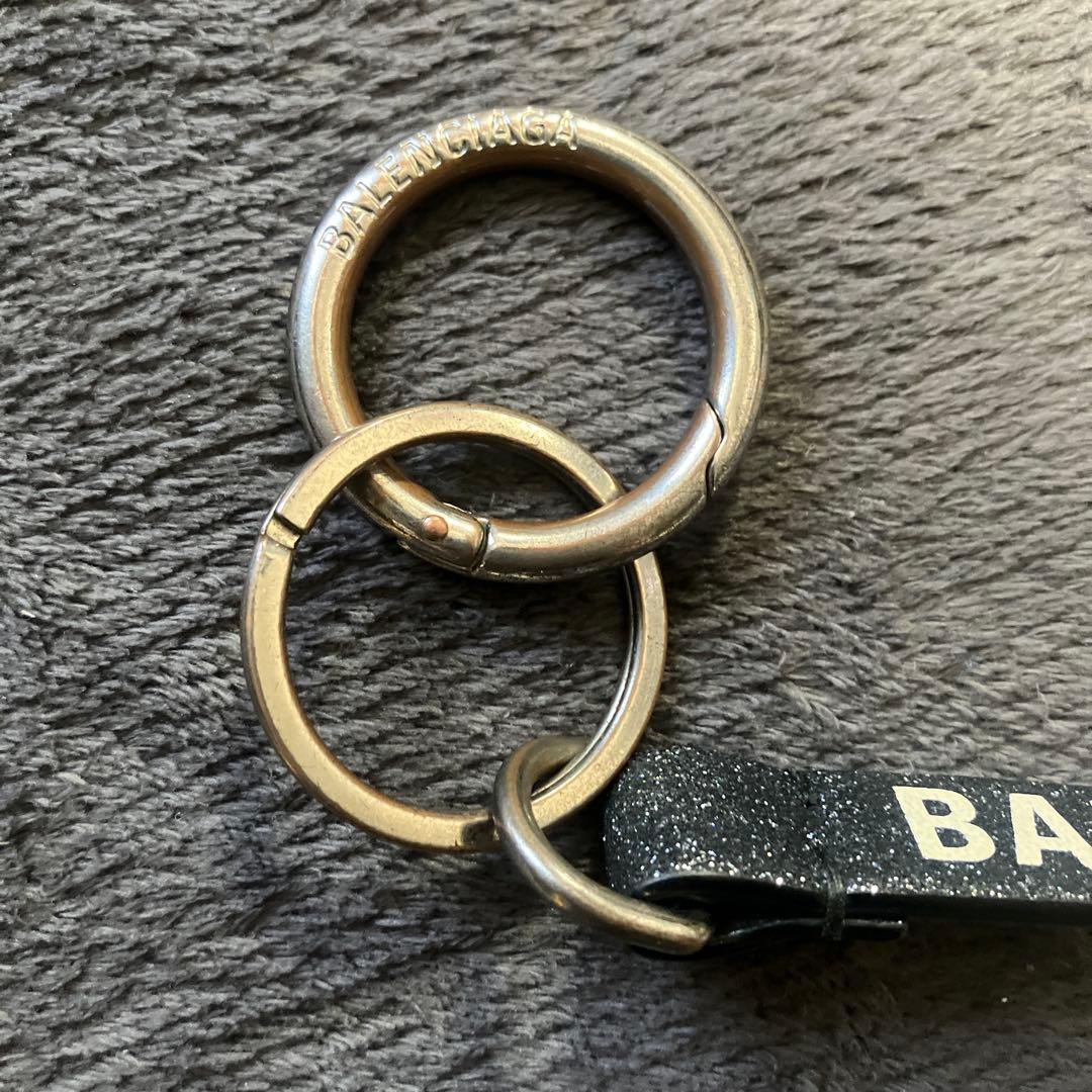 バレンシアガ　キーホルダー　ストラップ　ラメ　黒　0704