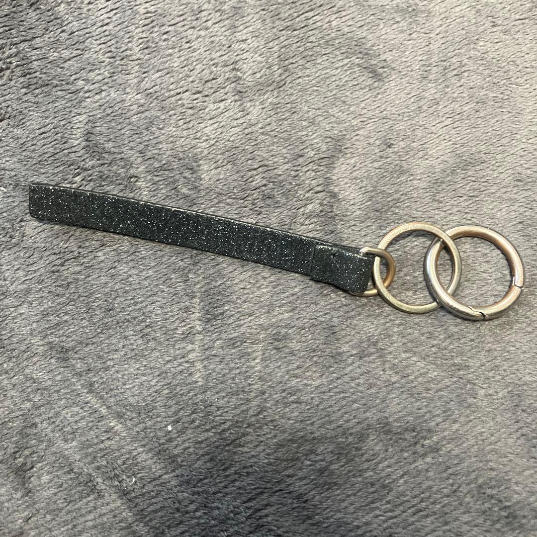 バレンシアガ　キーホルダー　ストラップ　ラメ　黒　0704