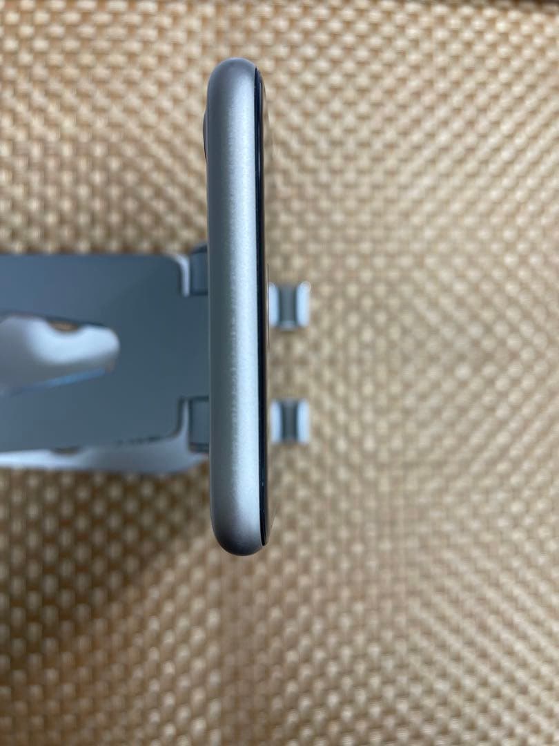 iPhone SE 第3世代 128 GB スターライトSIMフリー【4390】