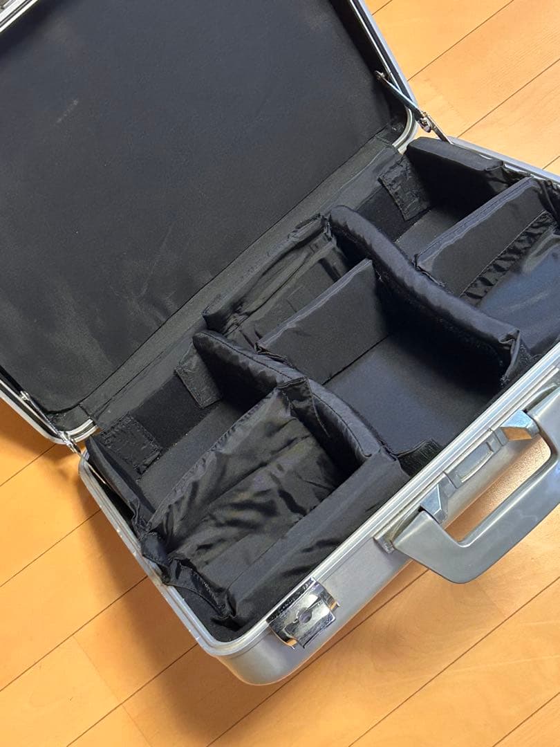 Canon アルミ アタッシュケースとカメラ6個