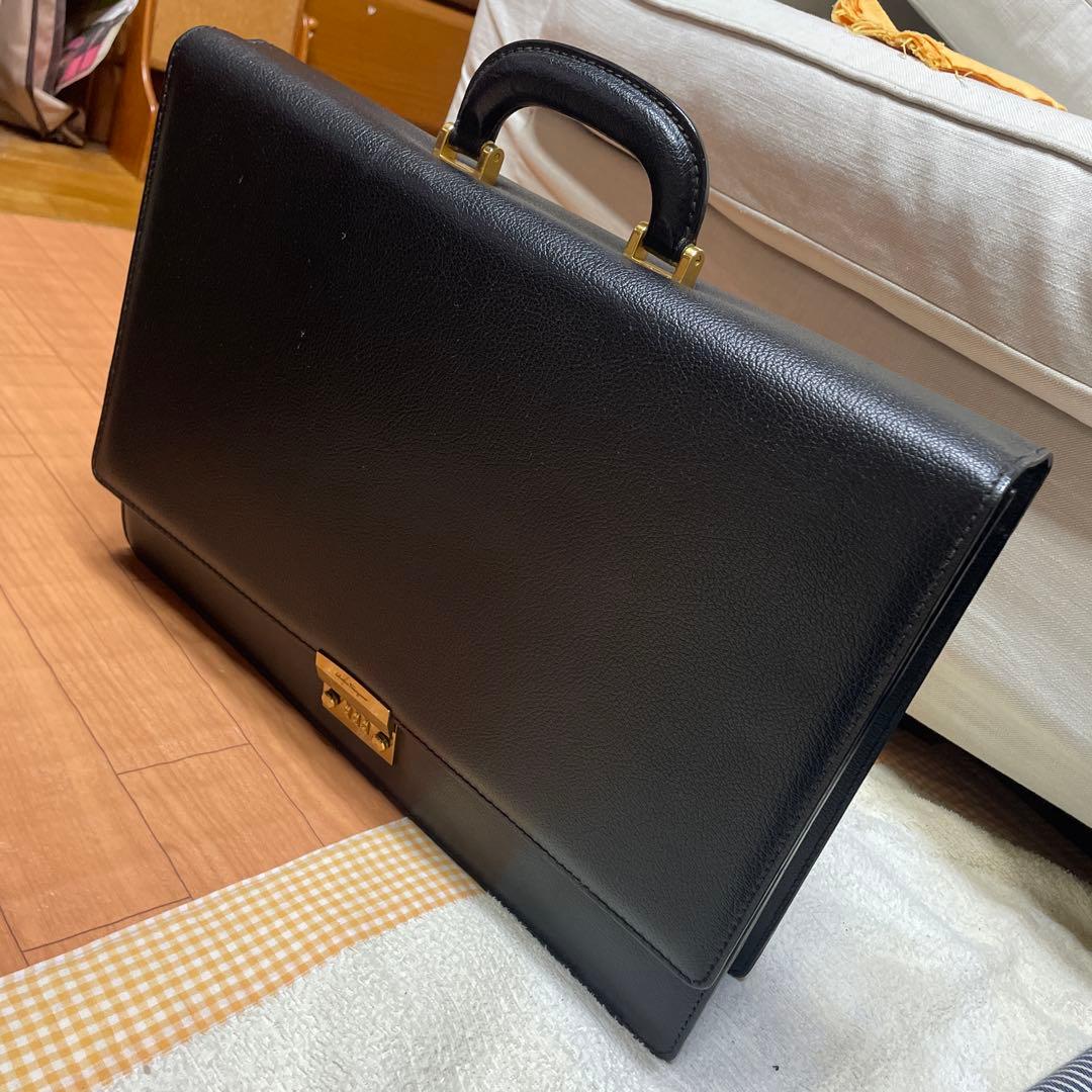 【即日発送】　サルヴァトーレ フェラガモ　ブラック レザー ブリーフケース