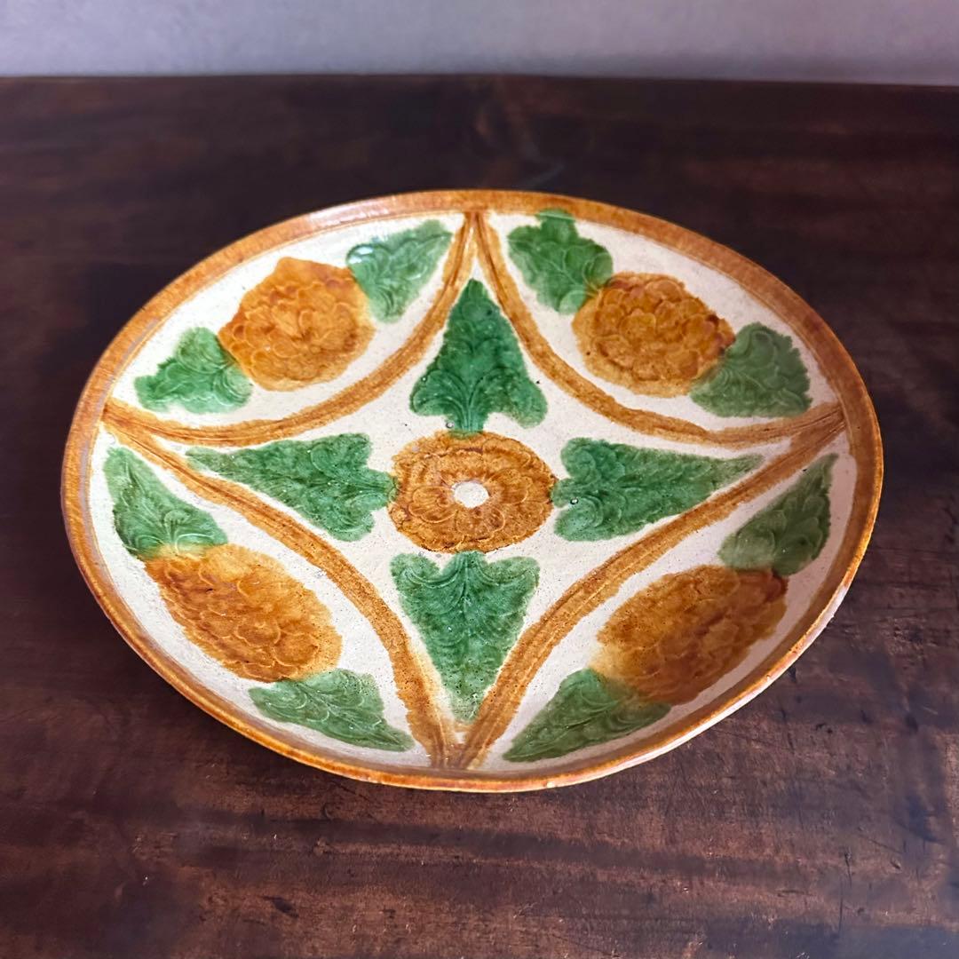 希少 遼三彩 刻花 花卉紋盤 大皿 飾り皿 中国 古美術 古玩 骨董 唐三彩
