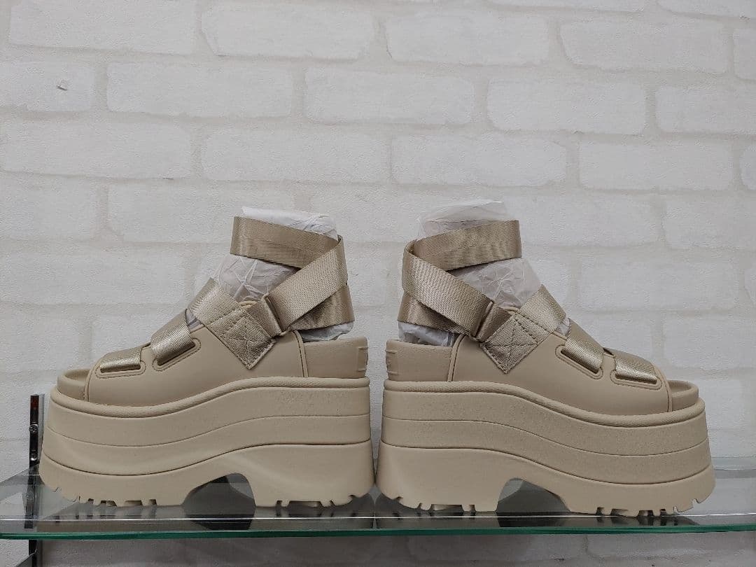 新品　UGG GOLDENRISE 22.0cm サンダル　レディース　厚底