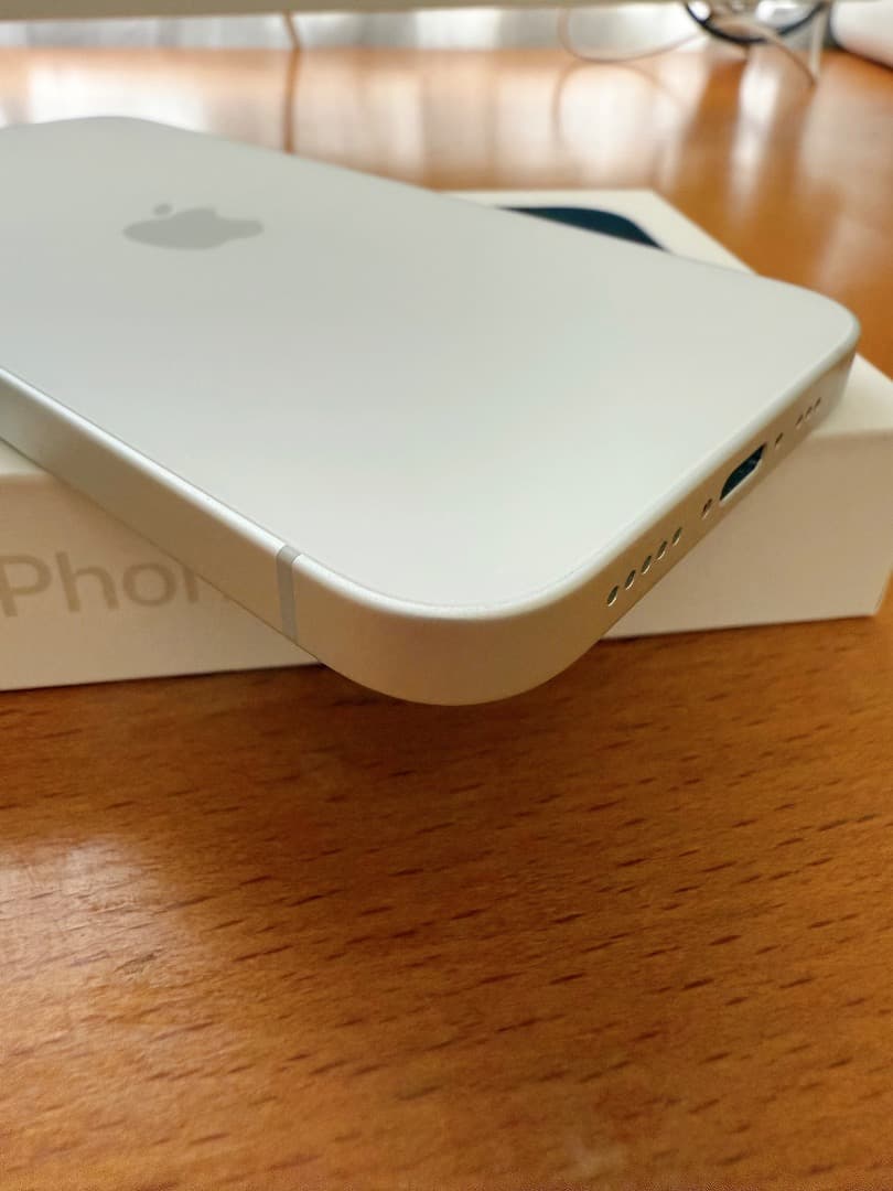 【美品】iPhone 16e 128GB ホワイト SIMフリーApple購入品