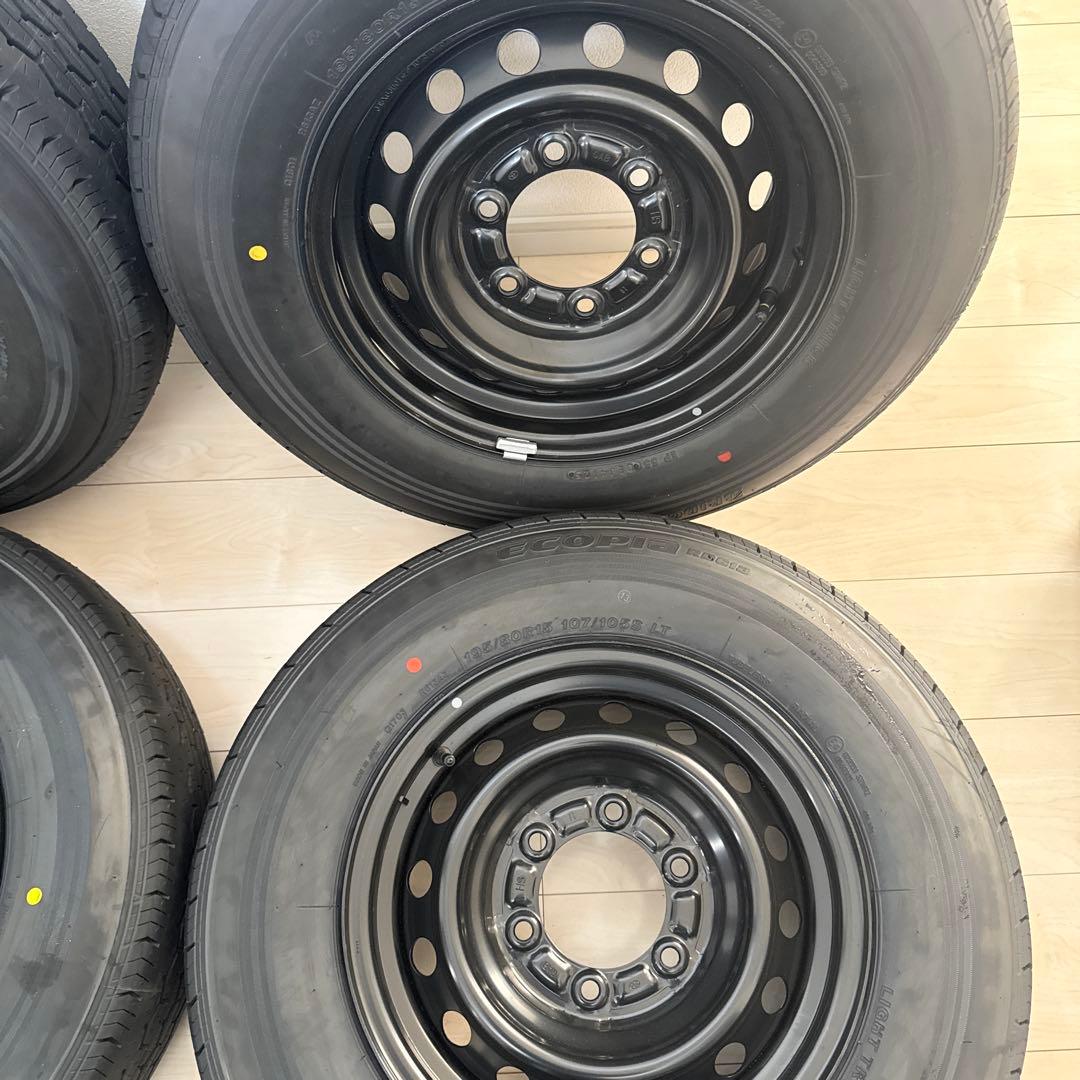 ハイエース　純正タイヤホイール、新品ホイールキャップ①〜④セット　新車外し