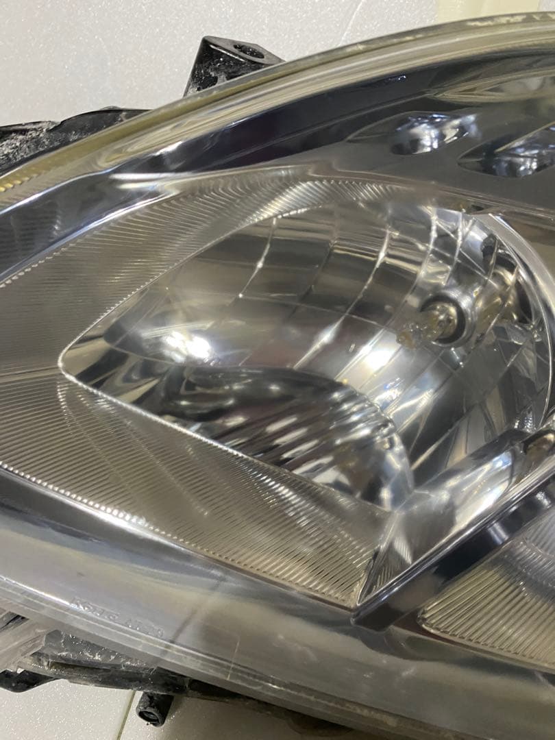 トヨタ プリウス 30系（ZVW30） 純正ヘッドライト 左右セット（ハロゲン）