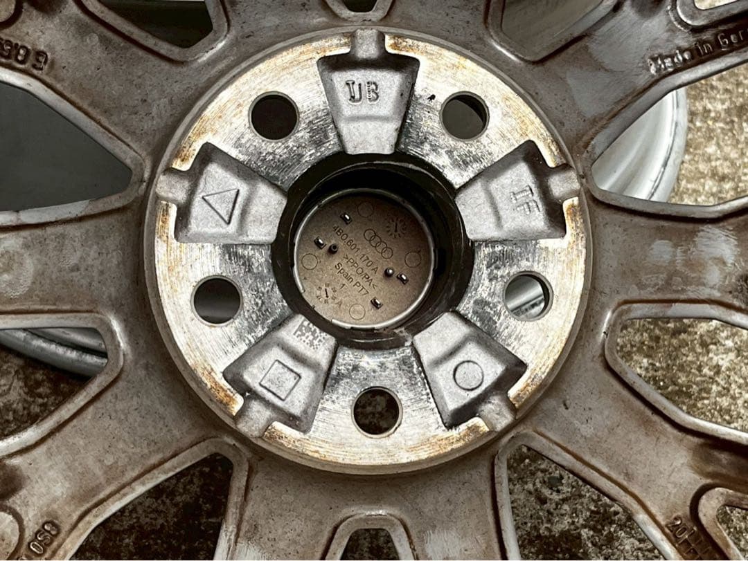 Audi アウディ 18インチホイール 多スポークデザイン