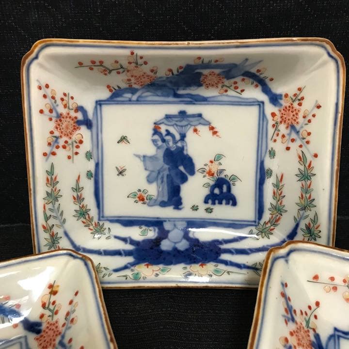 柿右衛門様式「色絵花鳥人物図角皿」三枚揃　本物保証