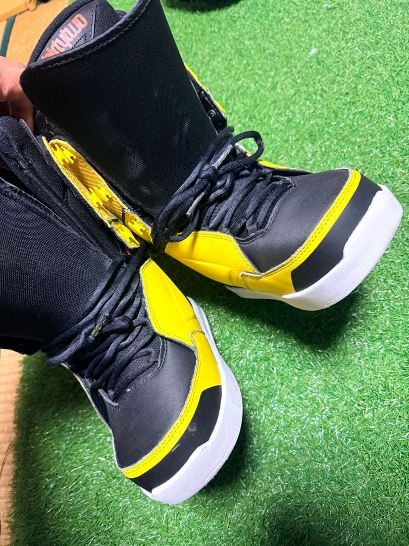 超美品　thirtytwo スノーボードブーツ イエロー/ブラック