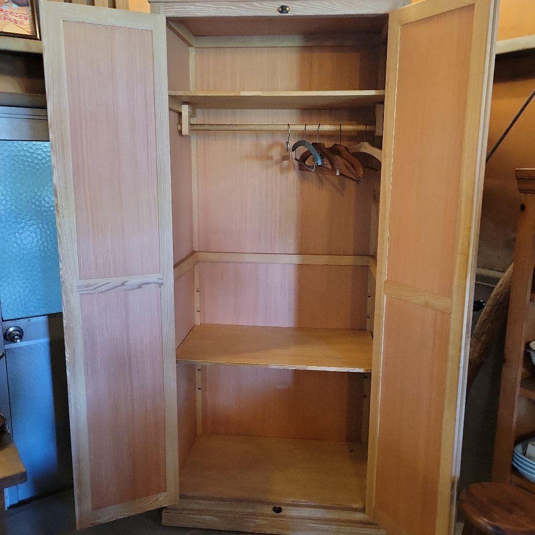引き取り限定大型家具　アンティーク風木製ワードローブナチュラルウッド