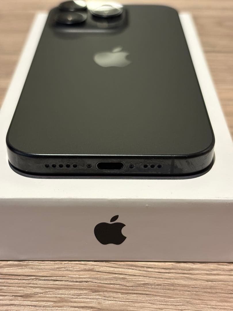 こ*ま様 iphone 16 pro ブラック　128GB