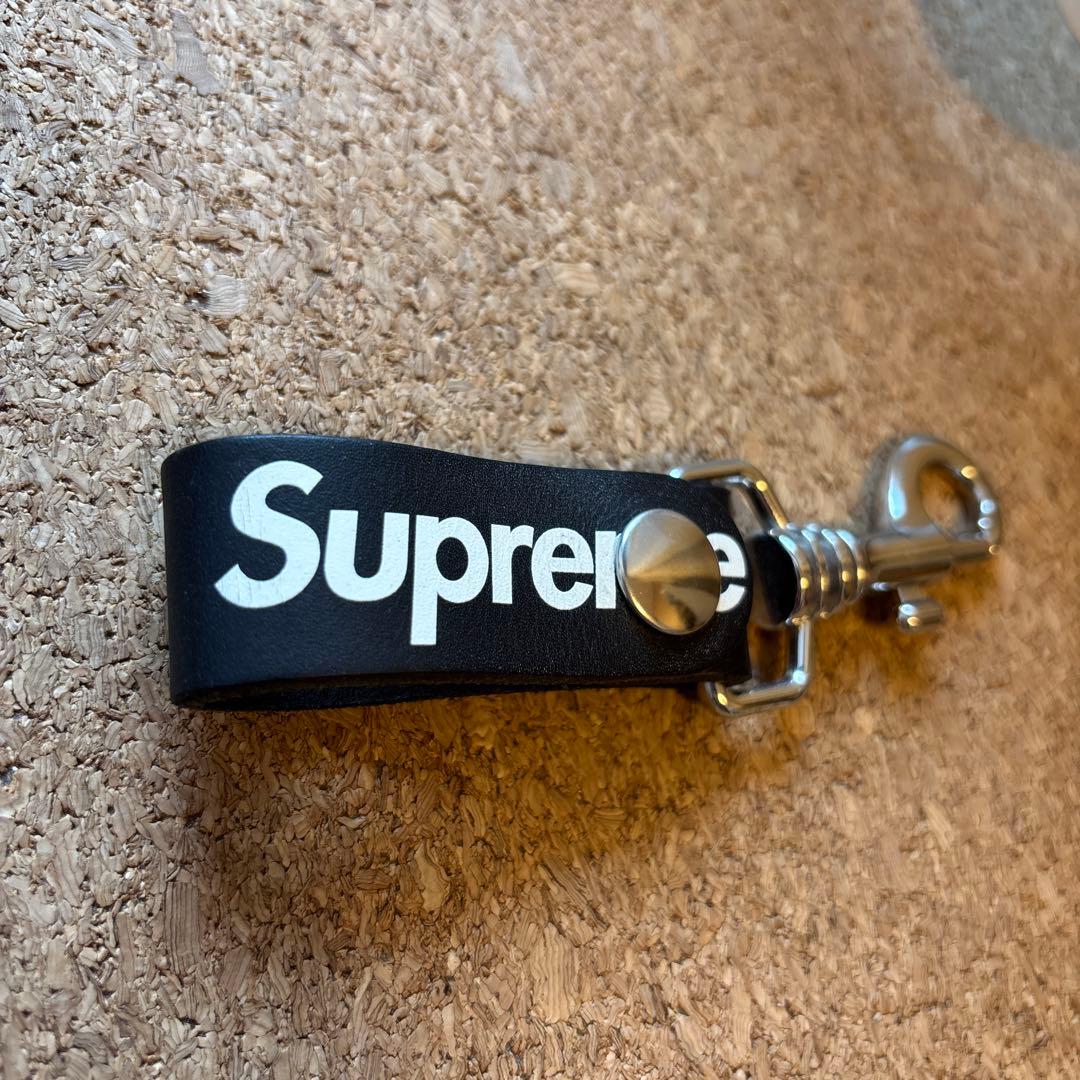 Supreme ブラックレザーキーホルダー