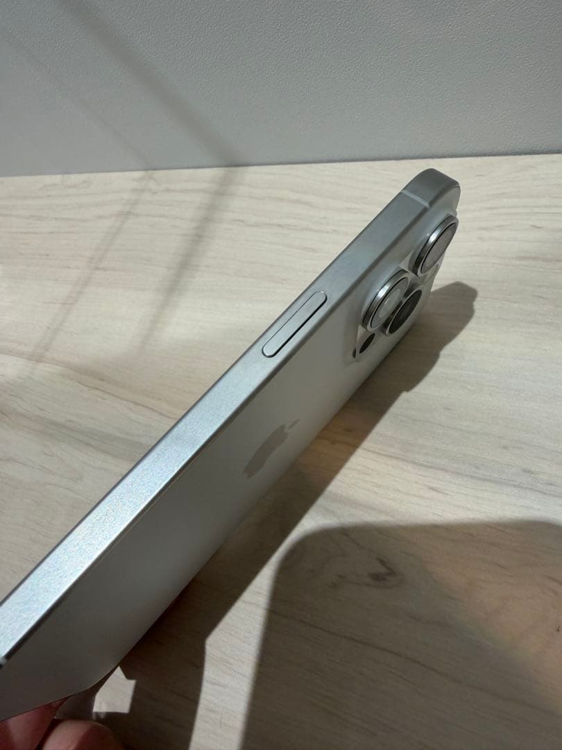 【美品】iPhone 15 pro 256GB 本体