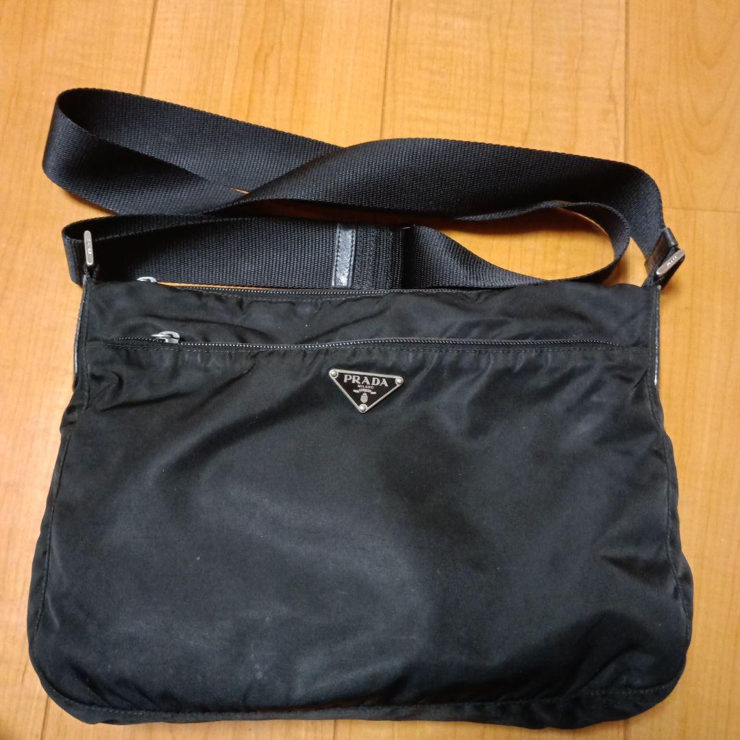 PRADA　ショルダーバッグ　ブラック　ナイロン　三角プレート　レザー　正規品