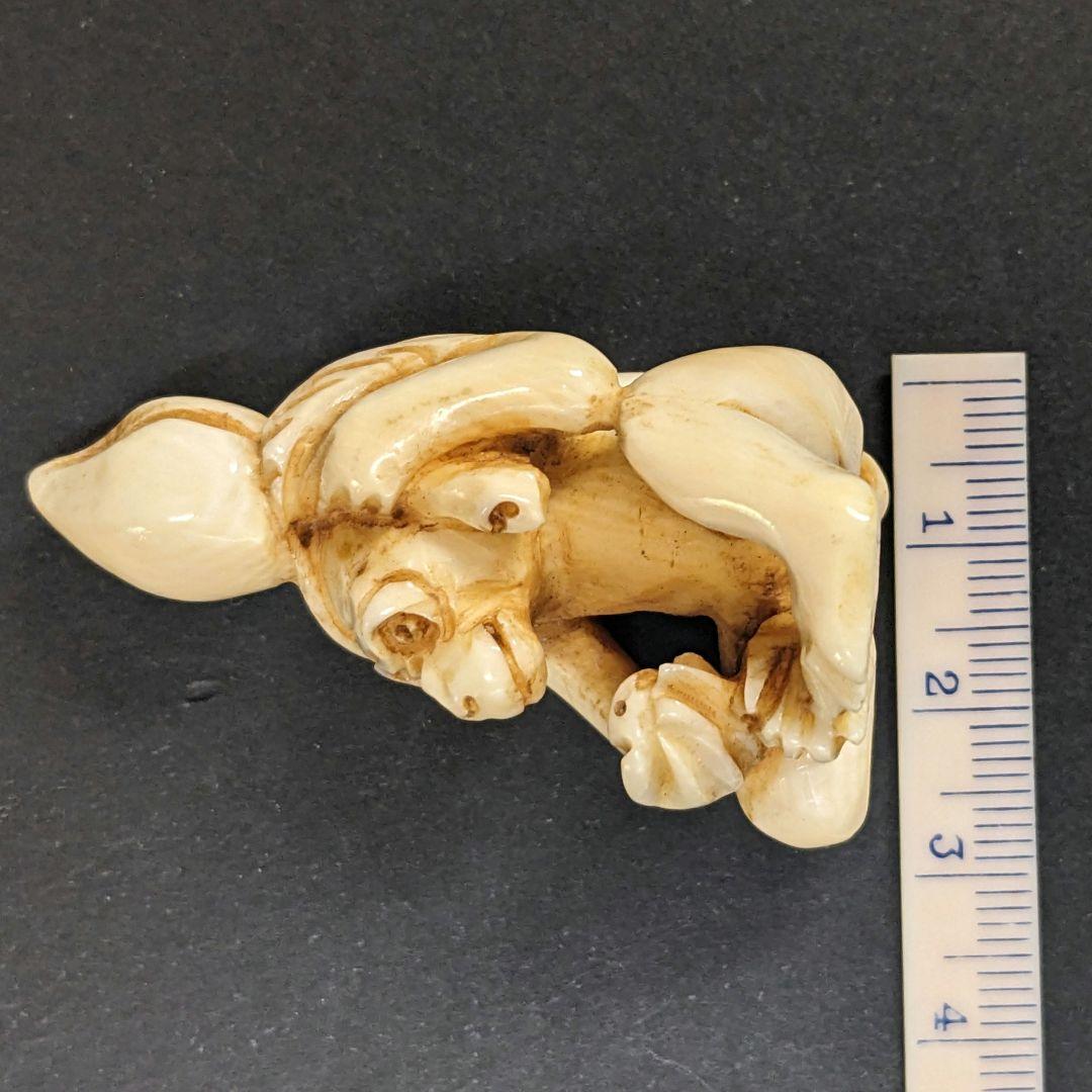 『酔猿』根付　置物　アンティーク　天然素材　彫刻 細密細工　骨董コレクション