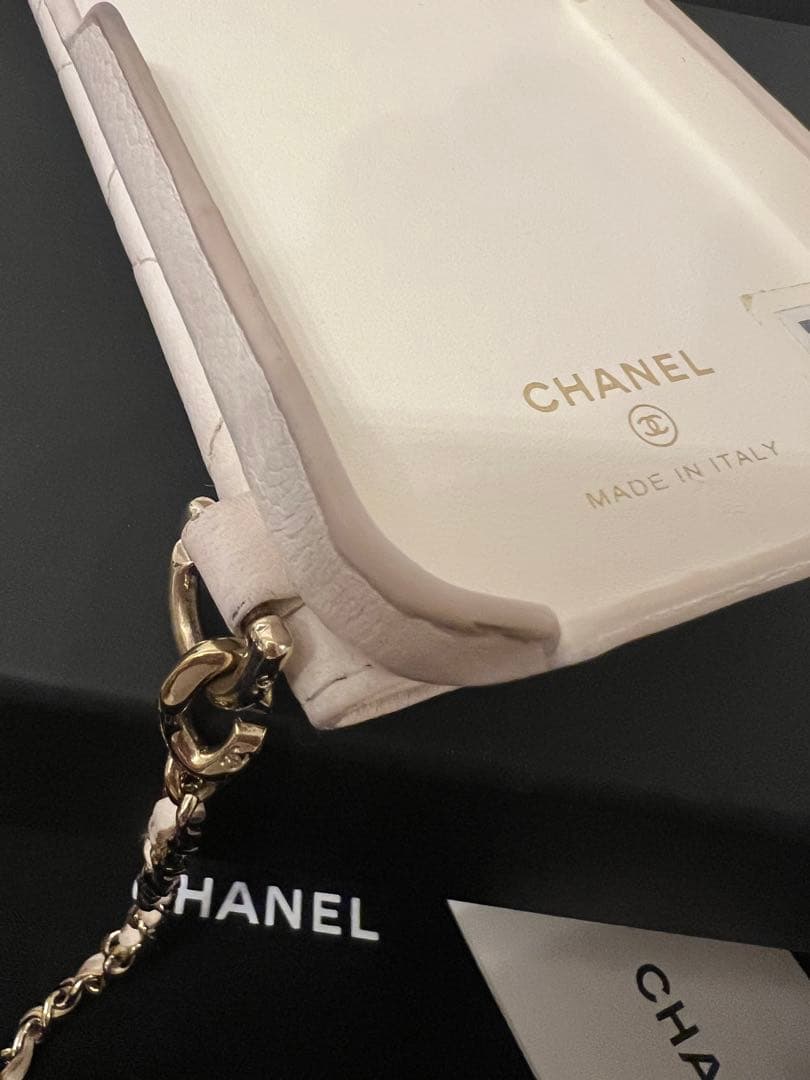 CHANEL iPhone13pro ケース　ホワイト