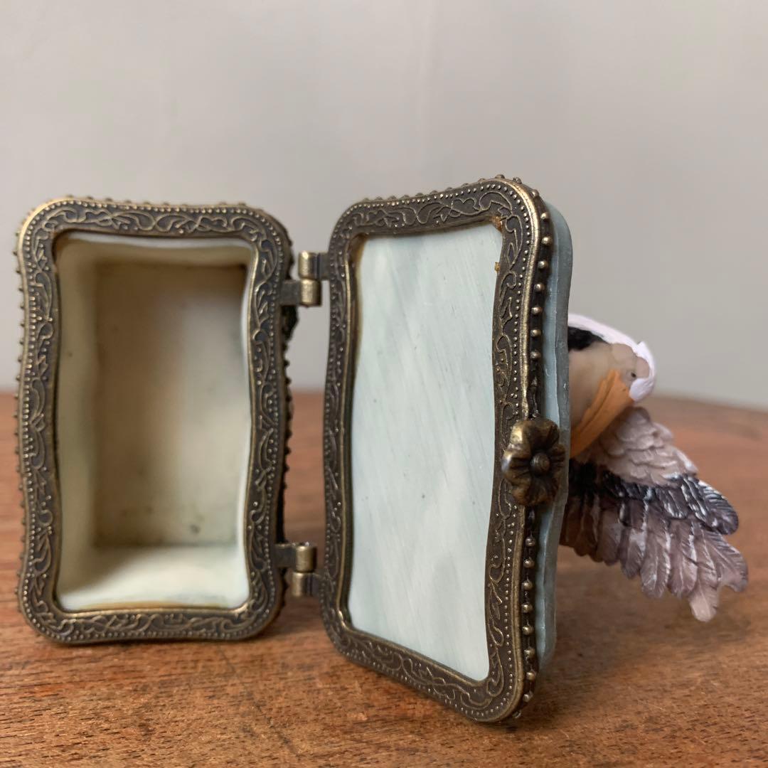 確認用　ペリカン　小物入れ　毛づくろいをする水鳥　バードオブジェ　リモージュ風