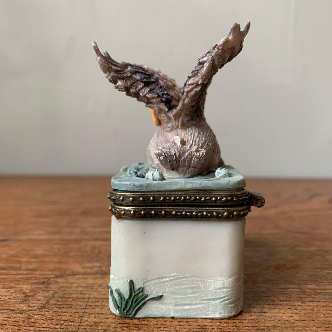 確認用　ペリカン　小物入れ　毛づくろいをする水鳥　バードオブジェ　リモージュ風