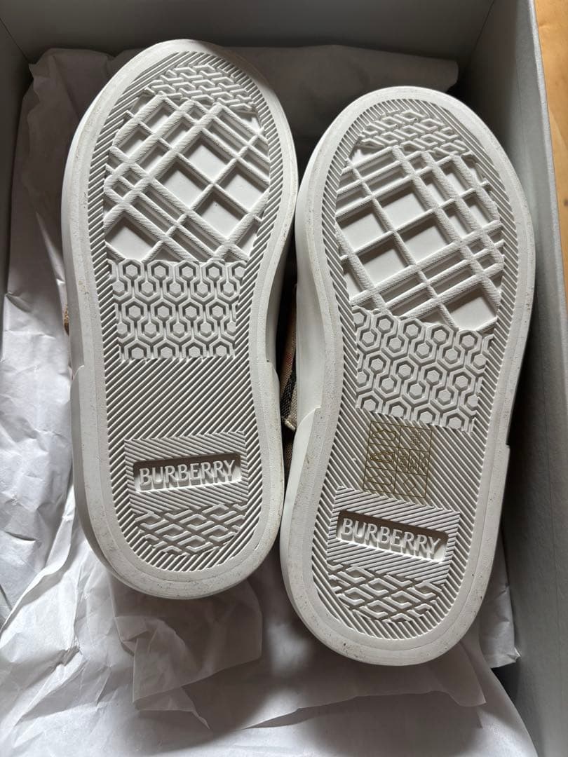 未使用 BURBERRY キッズスニーカー箱付き