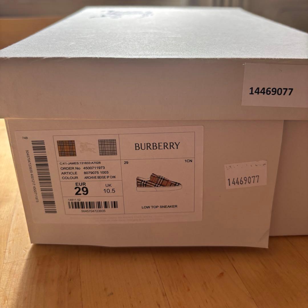 未使用 BURBERRY キッズスニーカー箱付き
