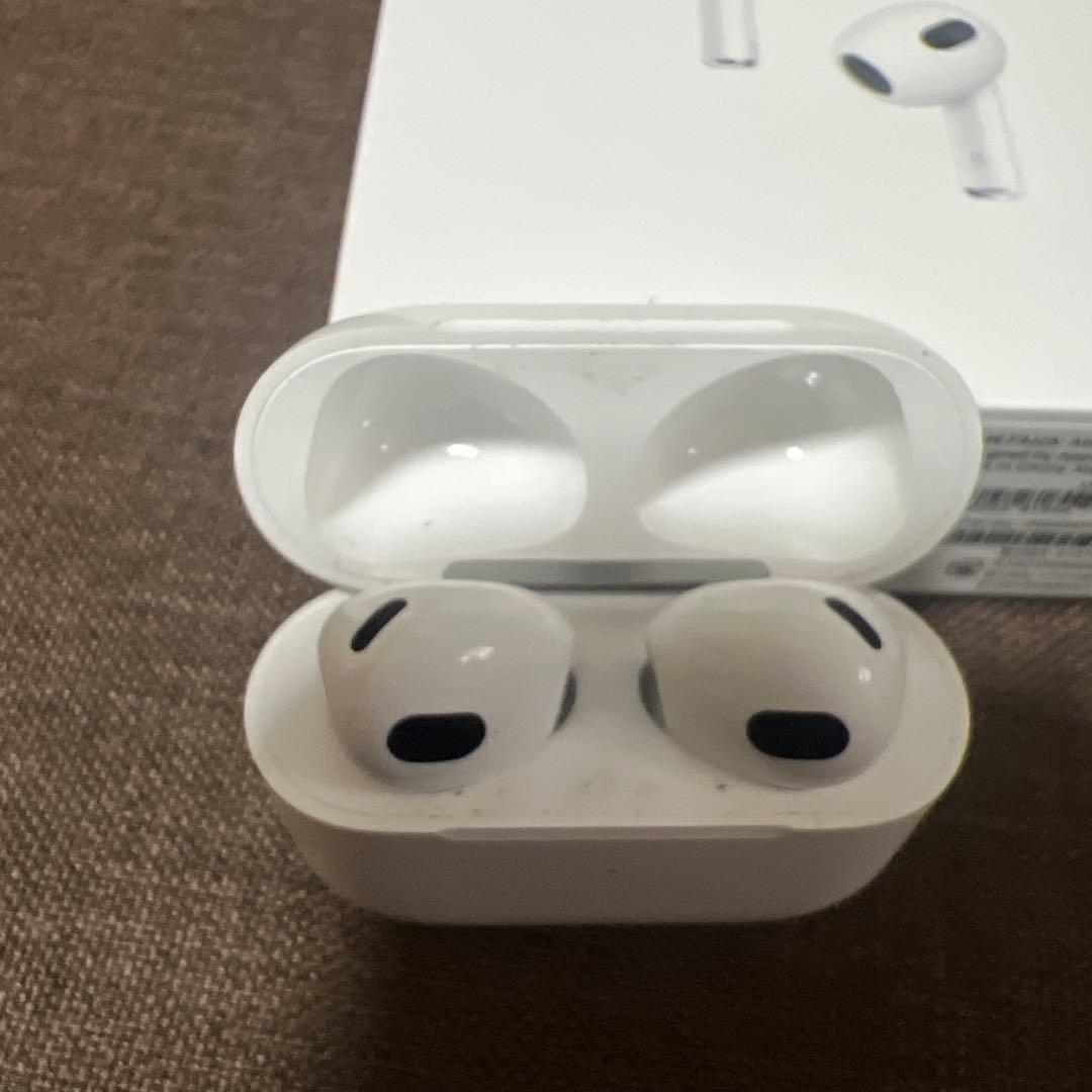 本日限定価格！！　AirPods第3世代　本体 ホワイト 充電ケース付き　箱付き