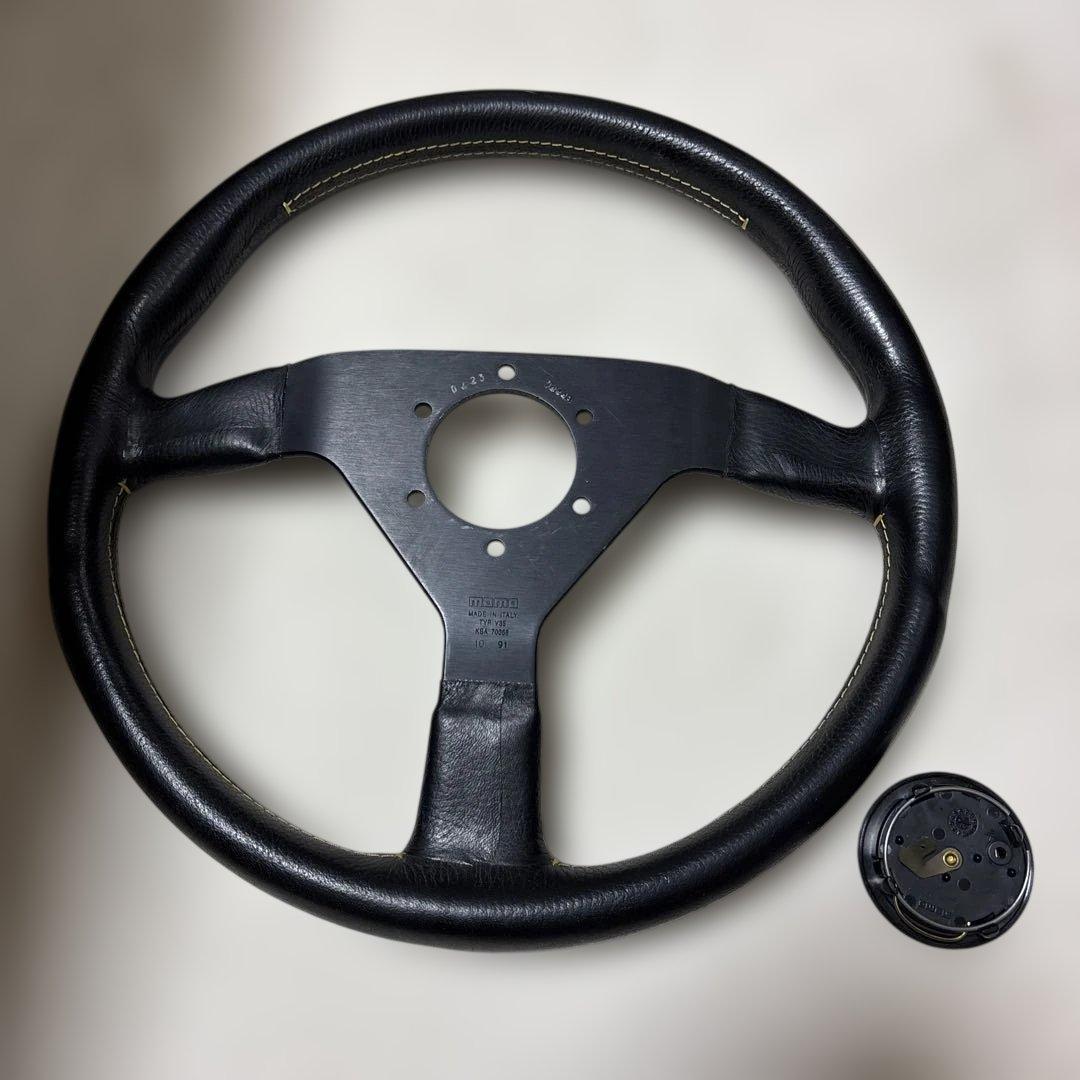 momo ステアリングホイール　ベローチェレーシング