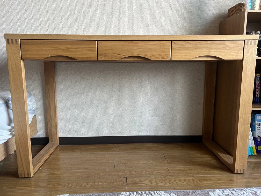 ニトリ タモ突板の木目がうつくしい天然木デスク 奥行45cm 幅120cm