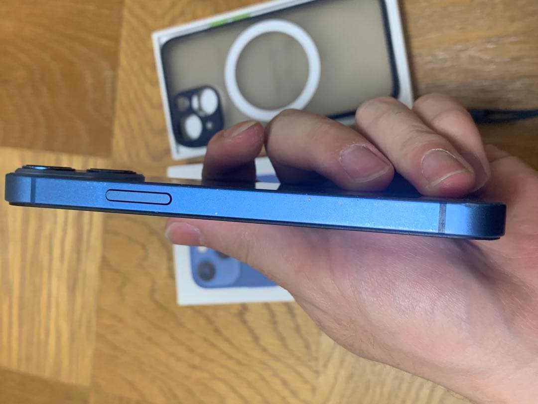 iPhone 13 mini、128GBストレージ、青色。