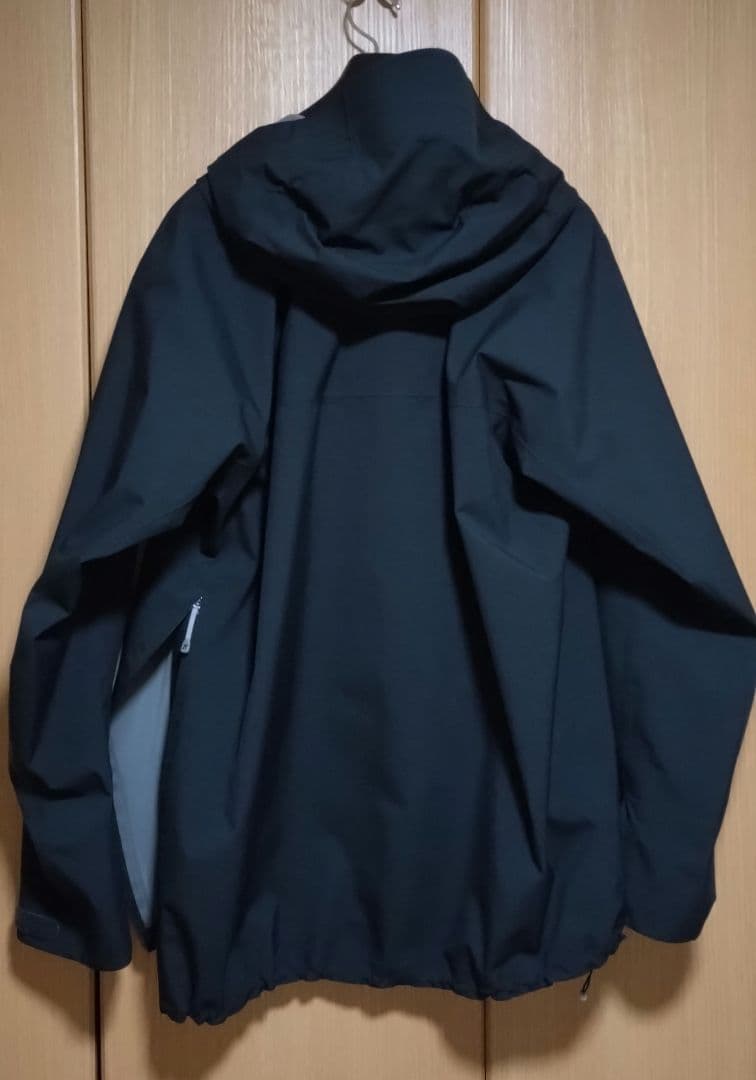 Houdini　Ms Shelter Anorak　moonlightgear